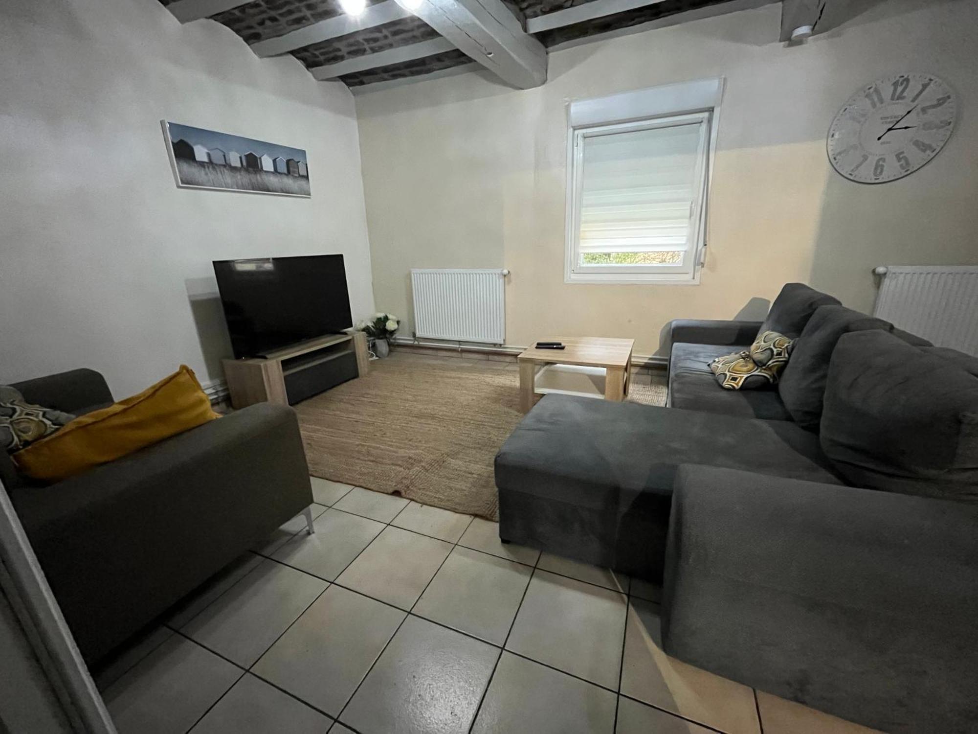 Appartement De Charme 40M2 Proche Centre Hospitalier Valenciennes Luaran gambar
